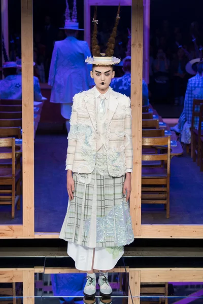 Look 16
